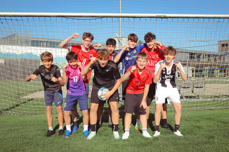 2510 fusballer web 1